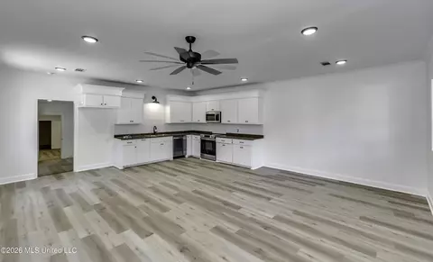 Living - 110 Trickhambridge Rd, Brandon, MS 39042 photo 4 of 7