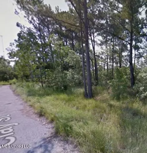 0 Clay St, Waveland, MS 39576