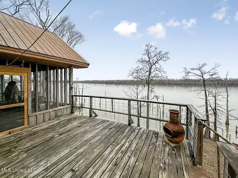 2067 Pecan Grove Rd, Woodville, MS 39669