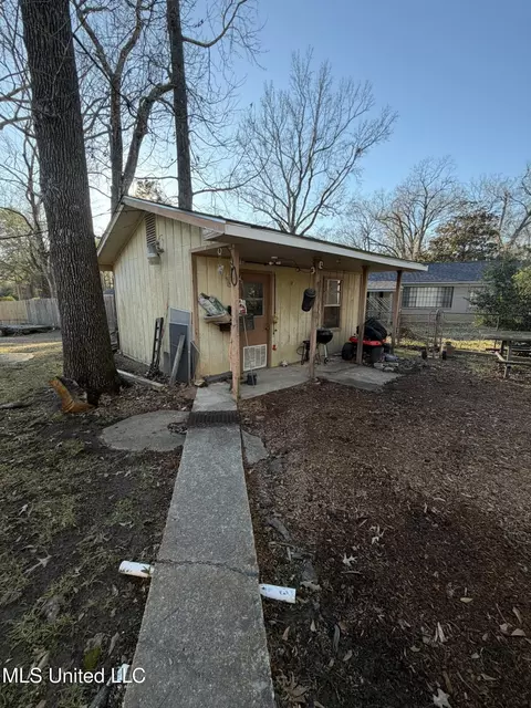 Exterior - 23 Beverly Dr, Natchez, MS 39120 photo 2 of 4