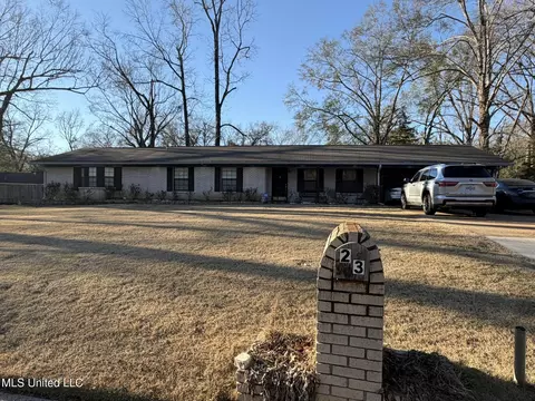 23 Beverly Dr, Natchez, MS 39120