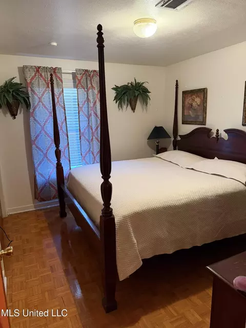Bedroom - 23 Beverly Dr, Natchez, MS 39120 photo 2 of 2