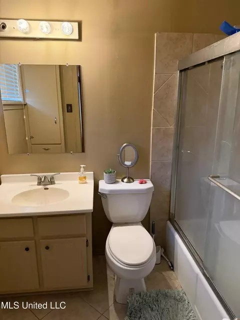 Bath - 23 Beverly Dr, Natchez, MS 39120 photo 2 of 3