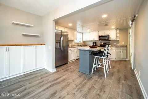 Kitchen - 113 Longbranch Dr, Brandon, MS 39042 photo 1 of 5