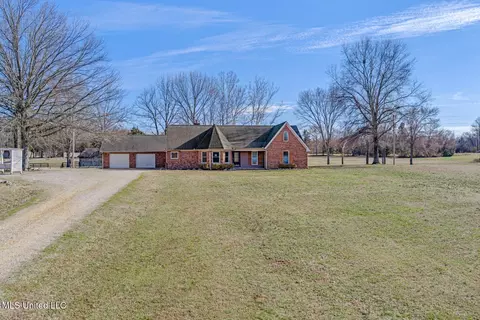 11815 Whispering Pines Dr, Olive Branch, MS 38654