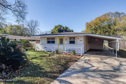 2011 Woodmont St, Pascagoula, MS 39567