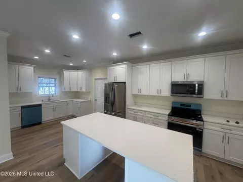 Kitchen - 5252 Skylark Dr, Byram, MS 39272 photo 3 of 6