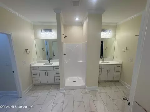 Bath - 5252 Skylark Dr, Byram, MS 39272 photo 8 of 10
