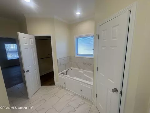 Bath - 5252 Skylark Dr, Byram, MS 39272 photo 9 of 10