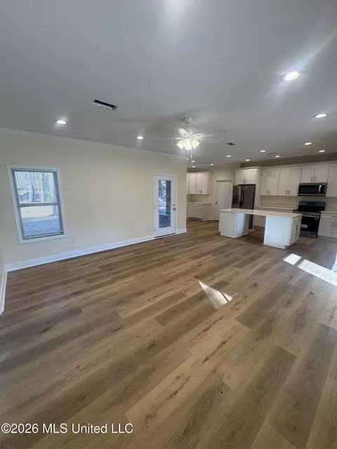Living - 5252 Skylark Dr, Byram, MS 39272 photo 3 of 7