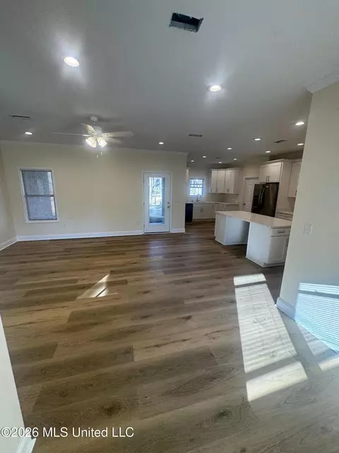 Living - 5252 Skylark Dr, Byram, MS 39272 photo 1 of 7