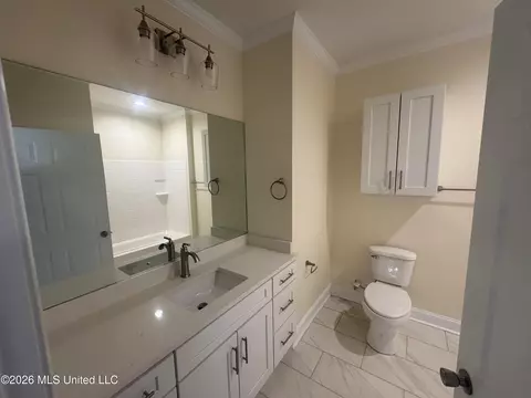 Bath - 5252 Skylark Dr, Byram, MS 39272 photo 3 of 10