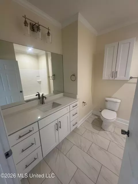 Bath - 5252 Skylark Dr, Byram, MS 39272 photo 2 of 10