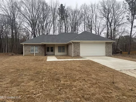 5252 Skylark Dr, Byram, MS 39272