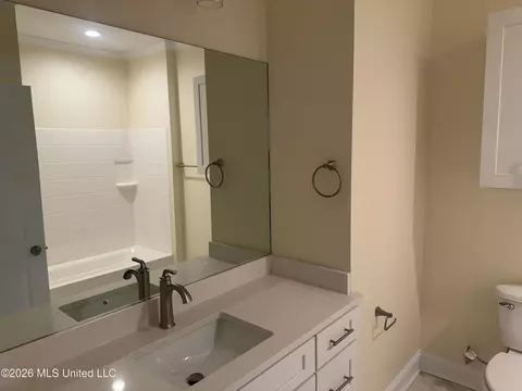 Bath - 5252 Skylark Dr, Byram, MS 39272 photo 4 of 10