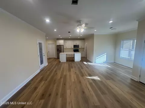 Living - 5252 Skylark Dr, Byram, MS 39272 photo 5 of 7