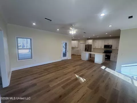 Living - 5252 Skylark Dr, Byram, MS 39272 photo 4 of 7