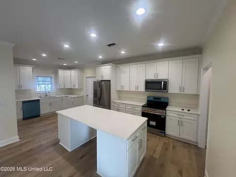 Kitchen - 5252 Skylark Dr, Byram, MS 39272 photo 2 of 6
