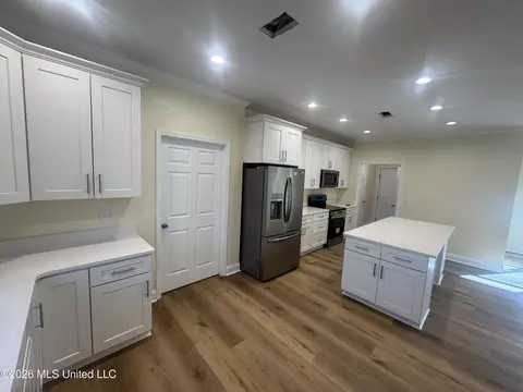 Kitchen - 5252 Skylark Dr, Byram, MS 39272 photo 1 of 6