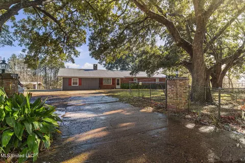 108 Kaiser Lake Rd, Natchez, MS 39120