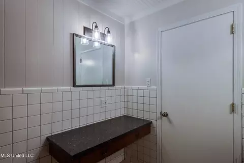Bath - 5518 Gates Ave, Long Beach, MS 39560 photo 2 of 5