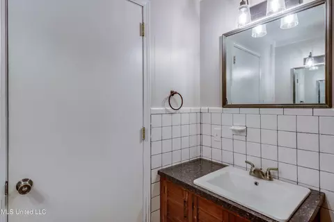 Bath - 5518 Gates Ave, Long Beach, MS 39560 photo 1 of 5