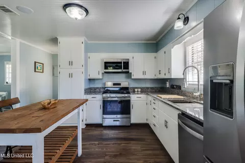 Kitchen - 5518 Gates Ave, Long Beach, MS 39560 photo 1 of 2