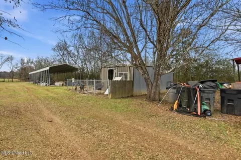 Exterior - 389 Moss Rd, Canton, MS 39046 photo 6 of 14