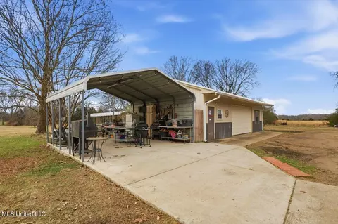 Exterior - 389 Moss Rd, Canton, MS 39046 photo 5 of 14