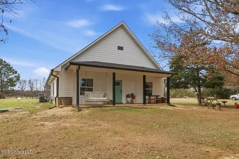 Exterior - 389 Moss Rd, Canton, MS 39046 photo 12 of 14
