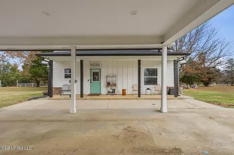 Exterior - 389 Moss Rd, Canton, MS 39046 photo 4 of 14