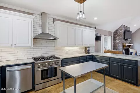Kitchen - 389 Moss Rd, Canton, MS 39046 photo 2 of 3