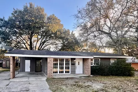 2304 Tucker Ave, Pascagoula, MS 39567
