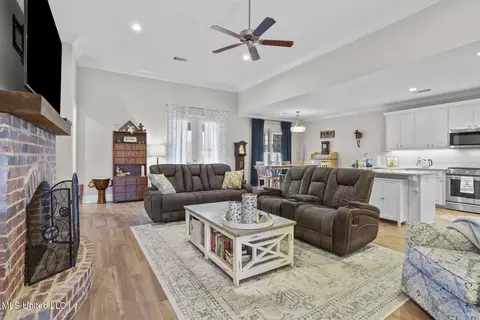 Living - 707 Chambord Dr, Brandon, MS 39042 photo 1 of 2