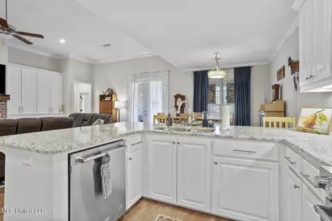 Kitchen - 707 Chambord Dr, Brandon, MS 39042 photo 5 of 5