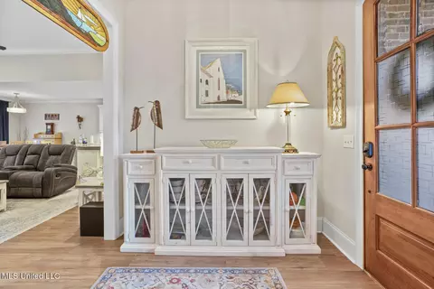 Entry Way - 707 Chambord Dr, Brandon, MS 39042 photo 2 of 4