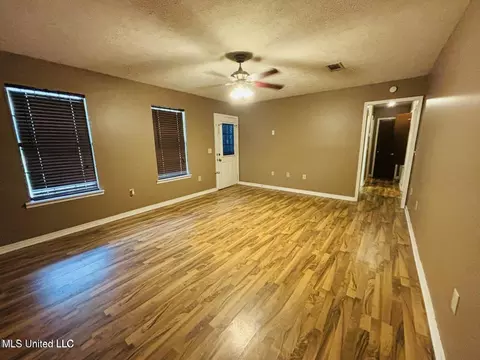 Living - 248 Kimbrough Dr, Jackson, MS 39204 photo 2 of 3