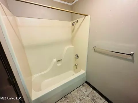 Bath - 248 Kimbrough Dr, Jackson, MS 39204 photo 2 of 3