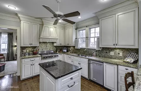 Kitchen - 1504 Pinehurst Pl, Jackson, MS 39202 photo 2 of 7
