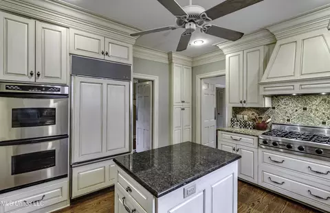 Kitchen - 1504 Pinehurst Pl, Jackson, MS 39202 photo 5 of 7