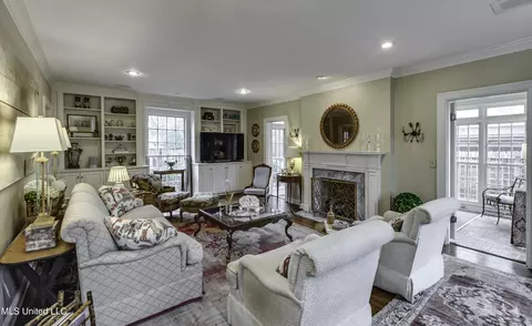 Living - 1504 Pinehurst Pl, Jackson, MS 39202 photo 3 of 6
