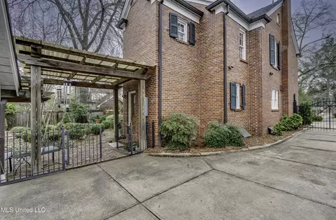 Exterior - 1504 Pinehurst Pl, Jackson, MS 39202 photo 11 of 17