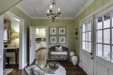 Entry Way - 1504 Pinehurst Pl, Jackson, MS 39202 photo 3 of 6