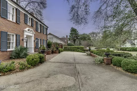 Exterior - 1504 Pinehurst Pl, Jackson, MS 39202 photo 4 of 17