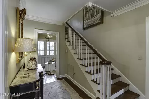 Entry Way - 1504 Pinehurst Pl, Jackson, MS 39202 photo 2 of 6