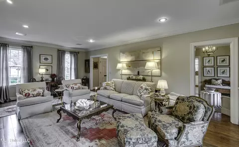 Living - 1504 Pinehurst Pl, Jackson, MS 39202 photo 5 of 6