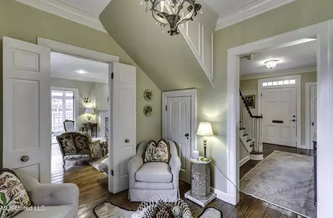 Entry Way - 1504 Pinehurst Pl, Jackson, MS 39202 photo 4 of 6