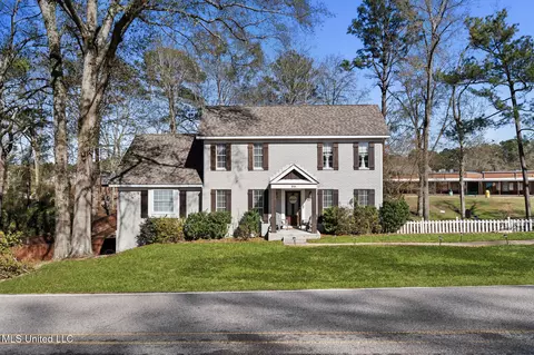 50 Leaf Ln, Hattiesburg, MS 39402