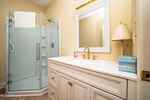Bath - 511 Mccluer Rd, Jackson, MS 39212 photo 1 of 1