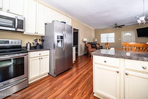 Kitchen - 511 Mccluer Rd, Jackson, MS 39212 photo 1 of 3
